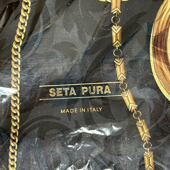Seta Pura Square Silk Scarf - Picture 10 of 10